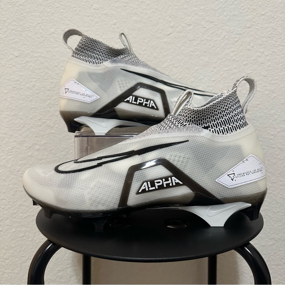 NEW men’s Nike alpha menace elite 3 football cleats black white size 12
